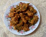A picture of step 4 of Coriander and onion pakoray.