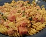 Foto del paso 1 de la receta: Fideos con crema, verdeo y jamón