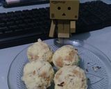Foto langkah ke 2 dari resep Kue Regal Bola bola Keju.