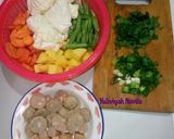 Foto langkah ke 1 dari resep Sayur Sop Bakso Sosis.