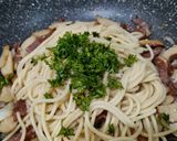 Foto langkah ke 2 dari resep 20/26. Spaghetti Aglio Olio.