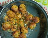 A picture of step 5 of Kadhi Pakora.