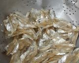 Foto langkah ke 1 dari resep Sambalado Ikan Kering Kapasan.