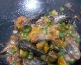 Foto langkah ke 3 dari resep Tumis Ikan Cabe Hijau.