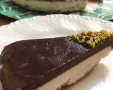 Foto del paso 12 de la receta: Tarta de queso light con gelatina de chocolate y pistachos