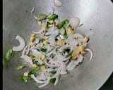 A picture of step 2 of Okra Potato Masala Fry.
