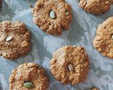 Foto langkah ke 3 dari resep Eggless Peanut butter Muesli cookies (oat cookies).