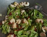 Foto langkah ke 3 dari resep Udang buncis saos Tiram.