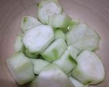 Foto langkah ke 2 dari resep Sayur Bening Gambas Wortel.