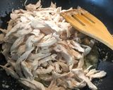 Foto langkah ke 2 dari resep Ayam suwir kecap ala prasmanan.