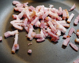 Foto del paso 1 de la receta: Ensalada tibia amb, Gouda, champinyons, bacon i cruient de cebolla