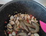 Foto del paso 5 de la receta: Fideuá a la cazuela con verduras y marisco