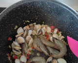 Foto del paso 5 de la receta: Fideuá a la cazuela con verduras y marisco