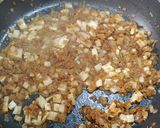 Foto del paso 4 de la receta: Arroz con Butifarra, Rovellons, Trompetas de la Muerte y Champiñones Portobello