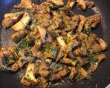 Une image de l'étape 2 de Girolles sautées au persil.