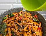 Foto langkah ke 5 dari resep Oseng Tempe Manis Pedas.