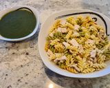 Foto del paso 5 de la receta: Ensalada de pasta y pollo al pesto de nueces