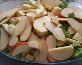 Foto del paso 5 de la receta: Ensalada de manzana con frutos secos y queso fresco