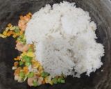 Foto langkah ke 4 dari resep Nasi Goreng Putih.