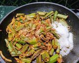 A picture of step 4 of Okra Masala Subzi.