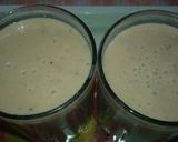 A picture of step 4 of Banana shake.