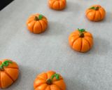 Hình bước làm 6 của món Bánh Quy Bơ Hình Trái Bí Đỏ Halloween