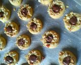 Foto langkah ke 5 dari resep Tumbprint cookies.
