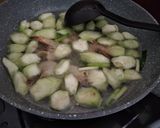 Foto langkah ke 4 dari resep Bening oyong udang no ribet.