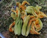 A picture of step 1 of Squash Blossom Pesto.