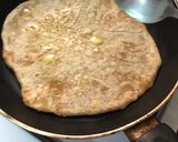 Foto langkah ke 6 dari resep Kentang paratha (aloo paratha).