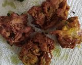 A picture of step 3 of Onion Pakoda Gravy.
