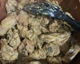 Foto langkah ke 4 dari resep Garlic Pepper Wing and Thigh Chicken.