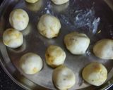 A picture of step 3 of Stuffed rice balls.
