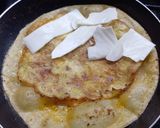 Foto langkah ke 6 dari resep 42. Quesadilla Telur Kornet Keju.