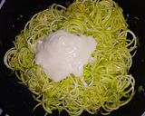 Foto del paso 5 de la receta Spaguetis de calabacín con salsa de queso