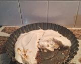 Foto del paso 12 de la receta: Tarta de bananas y dulce de leche con merengue sin harina