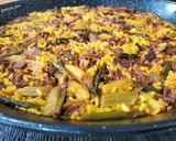 Foto del paso 7 de la receta: Arroz con carrillada, ajos tiernos y espárragos trigueros