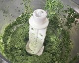 Foto del passaggio 2 della ricetta Pesto con il ciuffo di carote