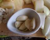 Foto del paso 1 de la receta: Tortitas de coliflor con cebollino, lima y queso Pecorino