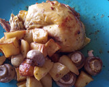 Foto del paso 6 de la receta: Pollo al horno con champis y patata