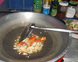 รูปขั้นตอนการทำที่ 2 ของ กุ้งผัดผักรวมน้ำฉ่ำๆ เด็กๆ ชอบ