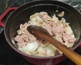 A picture of step 2 of Tuna, Mushroom, and Blue Cheese Pasta.