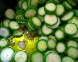 Foto del passaggio 2 della ricetta Tagliolini, crema di zucchine e pinoli con fiori croccanti