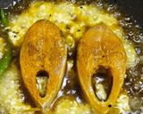 A picture of step 3 of Dahi Hilsha/Doi Ilish.