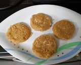A picture of step 2 of Chicken Oatmeal Burger.