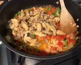 Une image de l'étape 10 de Spaghettis tricolores à la pancetta, poivrons, tomates, champignons et gruyère.
