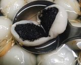 Hình bước làm 5 của món Chè trôi nước nhân mè đen