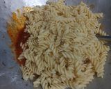 Foto langkah ke 2 dari resep Spicy Fusilli Taburan Keju.