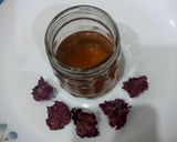 A picture of step 4 of Rose water🌹🌹.
