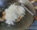 Foto langkah ke 4 dari resep Bihun Goreng Putih.